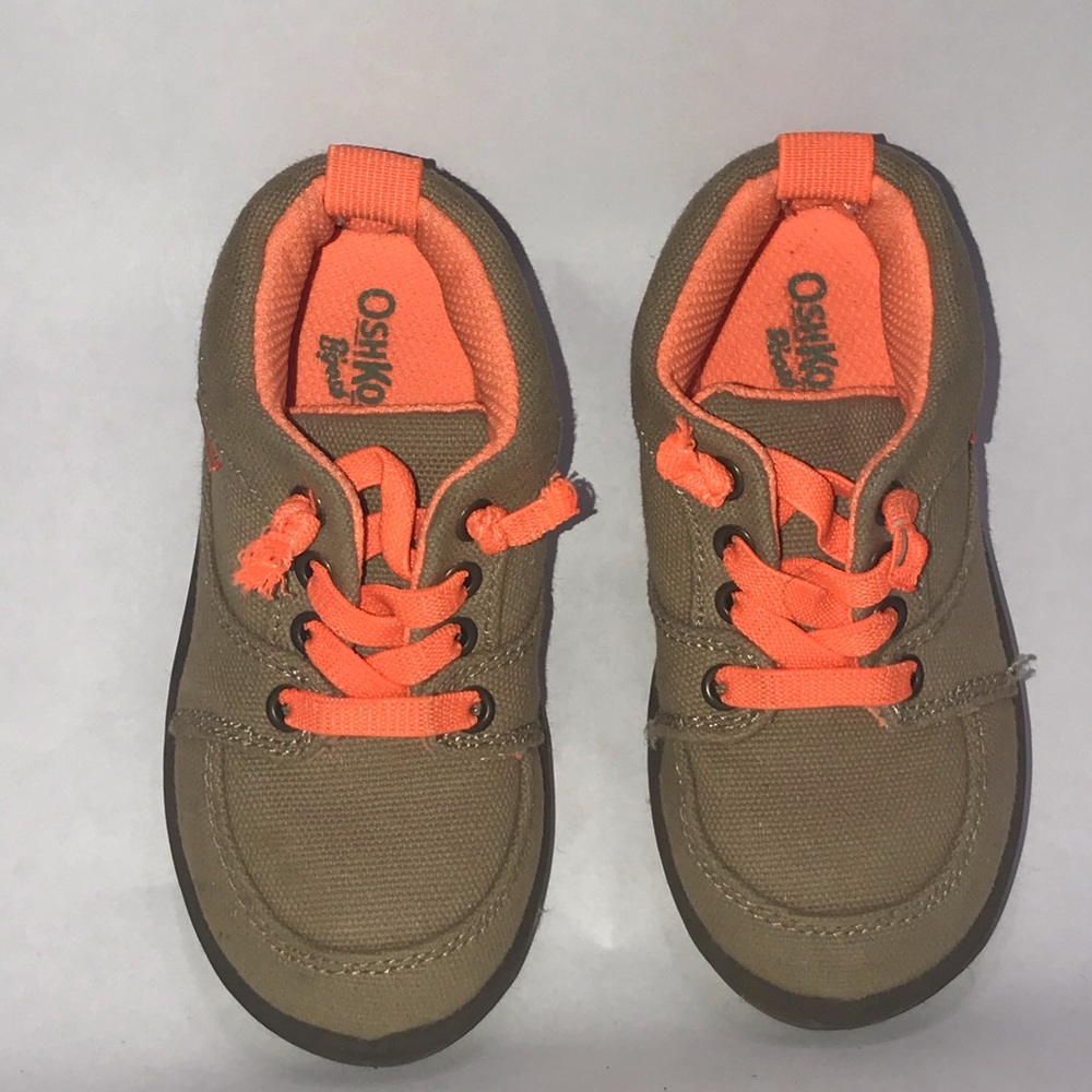 Oshkosh Boys 9 Shoe (D)